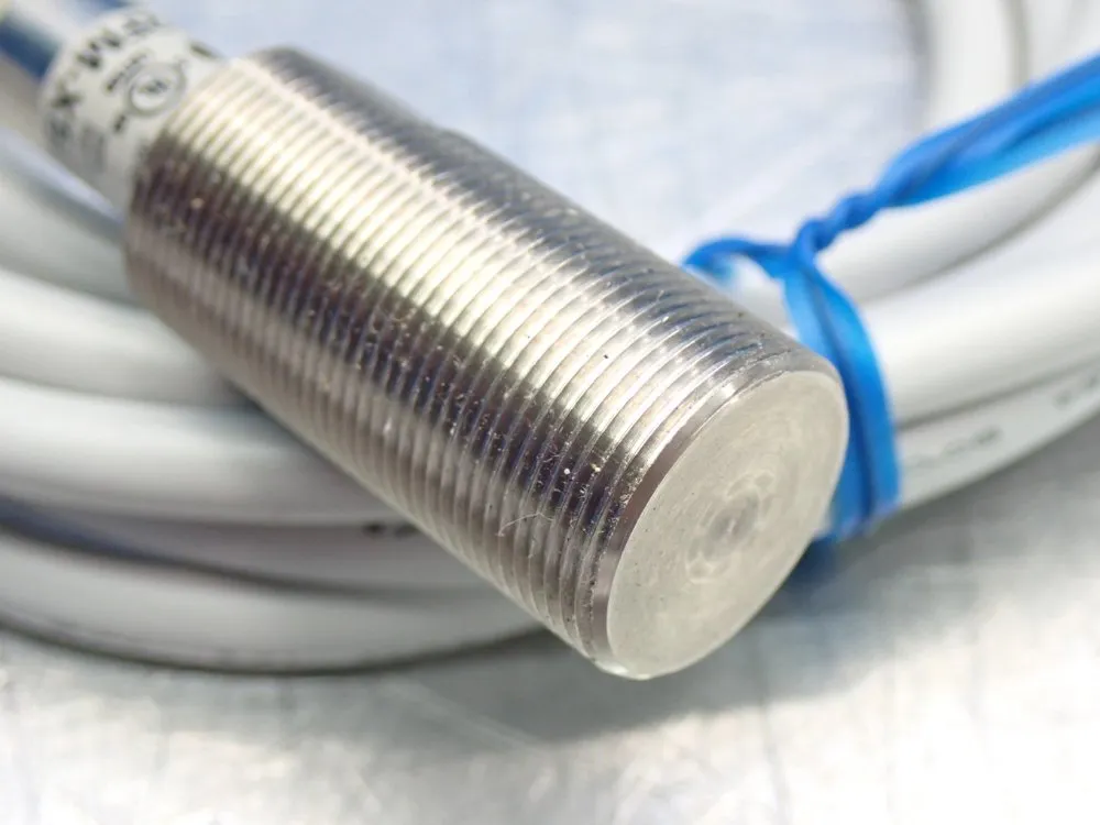 Omron 5 Mm Sensing Distance Proximity Switch - E2fm-x5d1