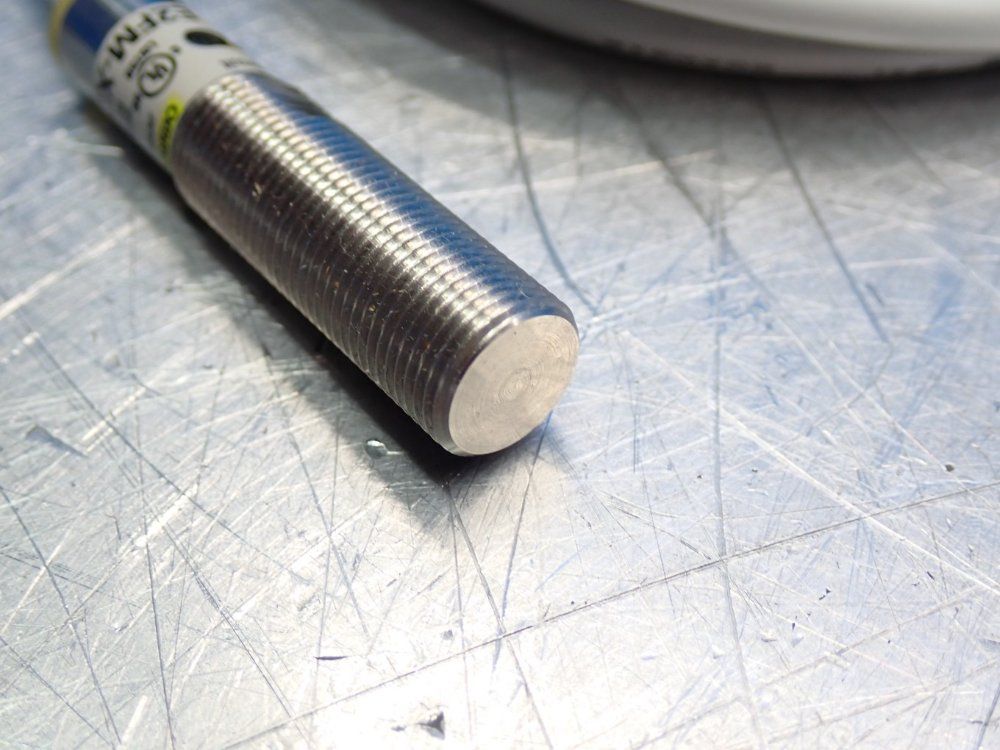 Omron Proximity Switch - E2fm-x2d1