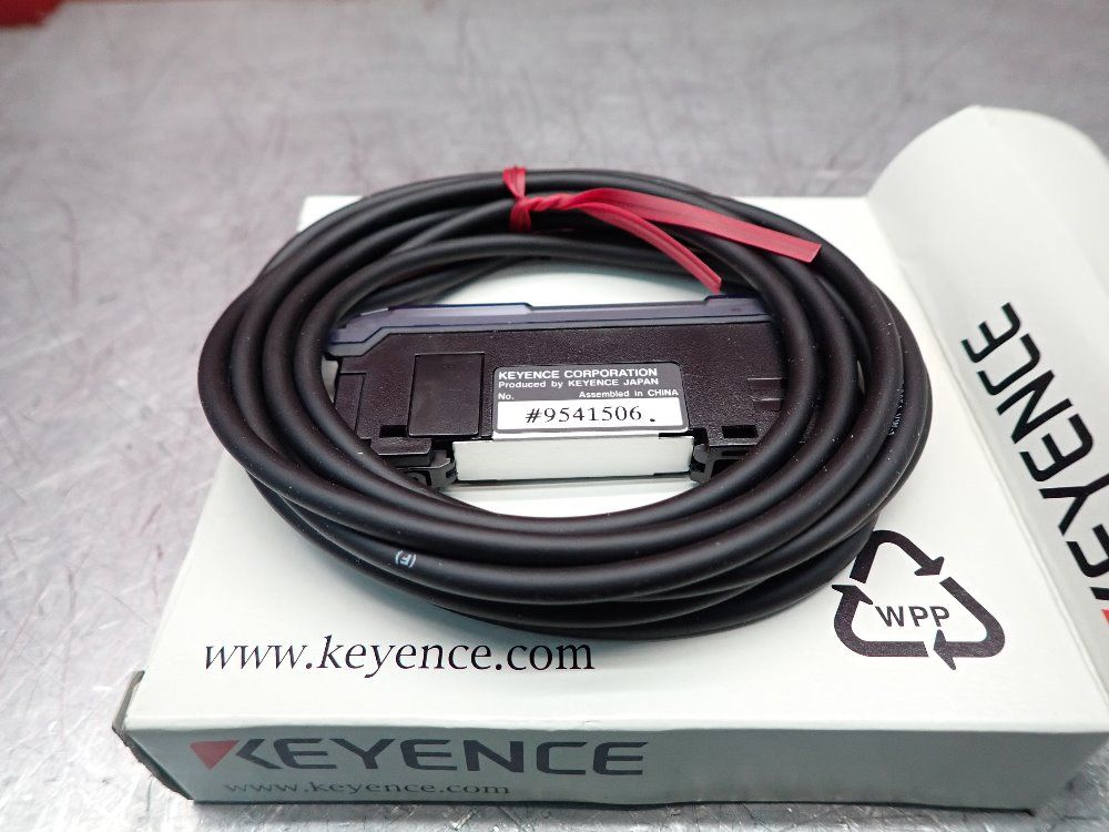 Keyence 12-24 Vdc Input Fiber Optic Sensor - Fs-v31