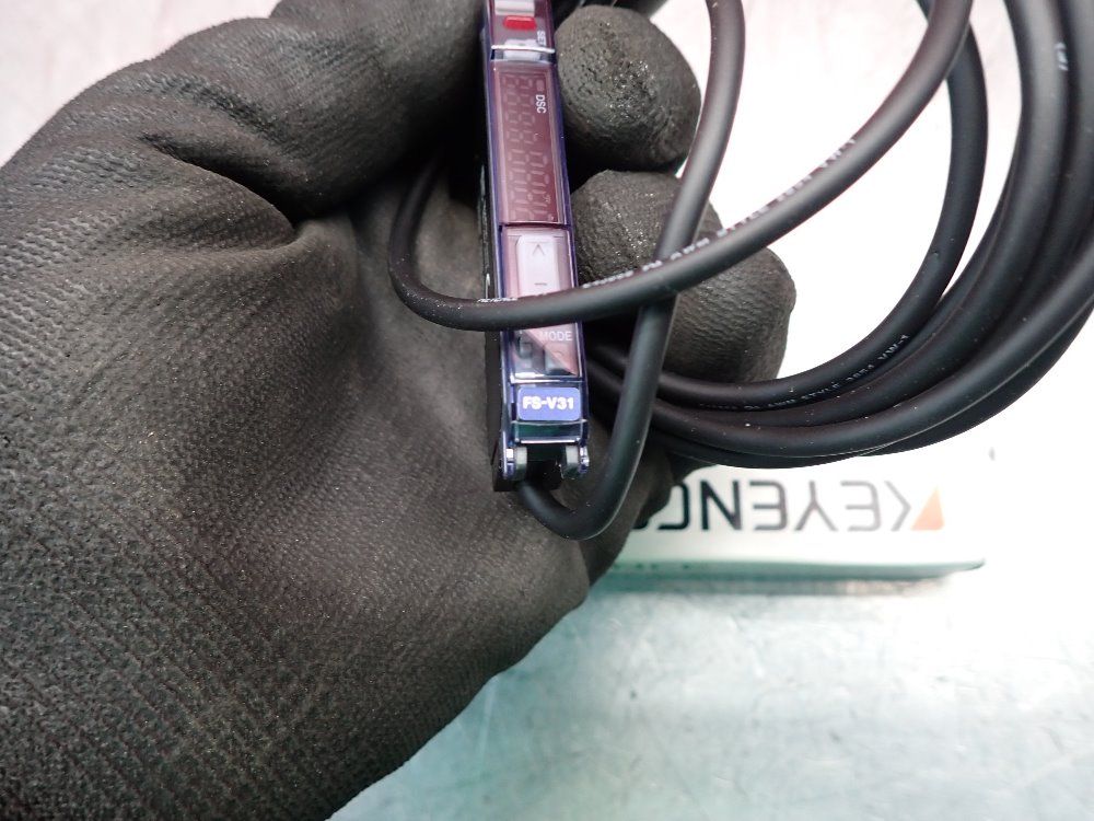 Keyence 12-24 Vdc Input Fiber Optic Sensor - Fs-v31