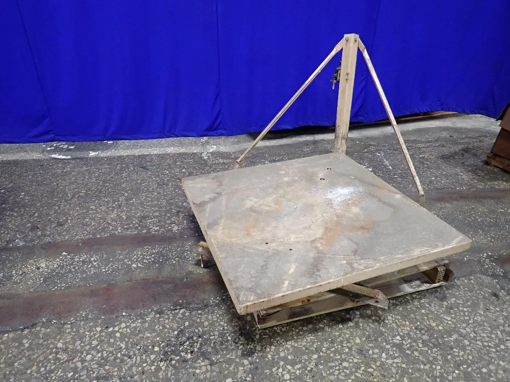 LIFT TABLE