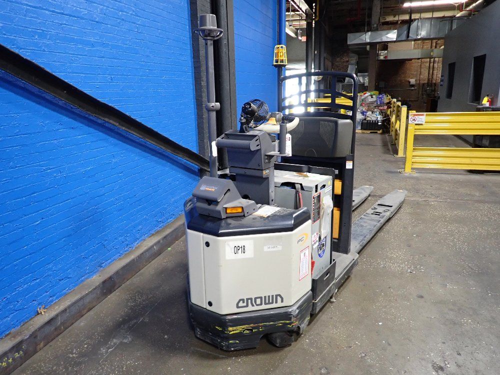 Crown Crown Access123 Electric Pallet Jack