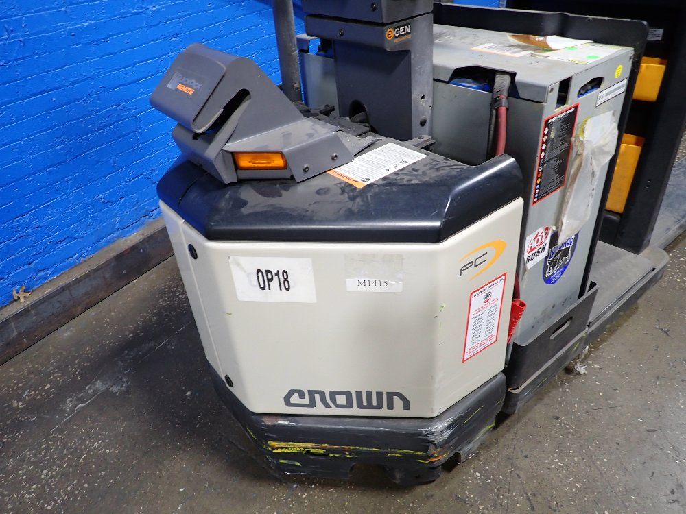 Crown Crown Access123 Electric Pallet Jack