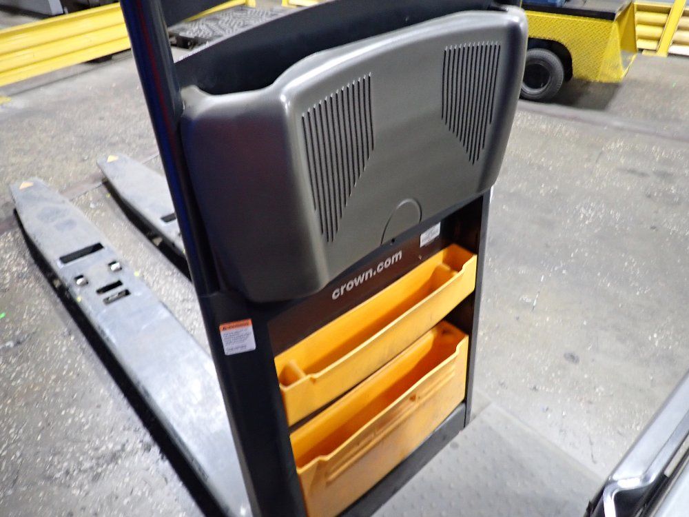 Crown Crown Access123 Electric Pallet Jack