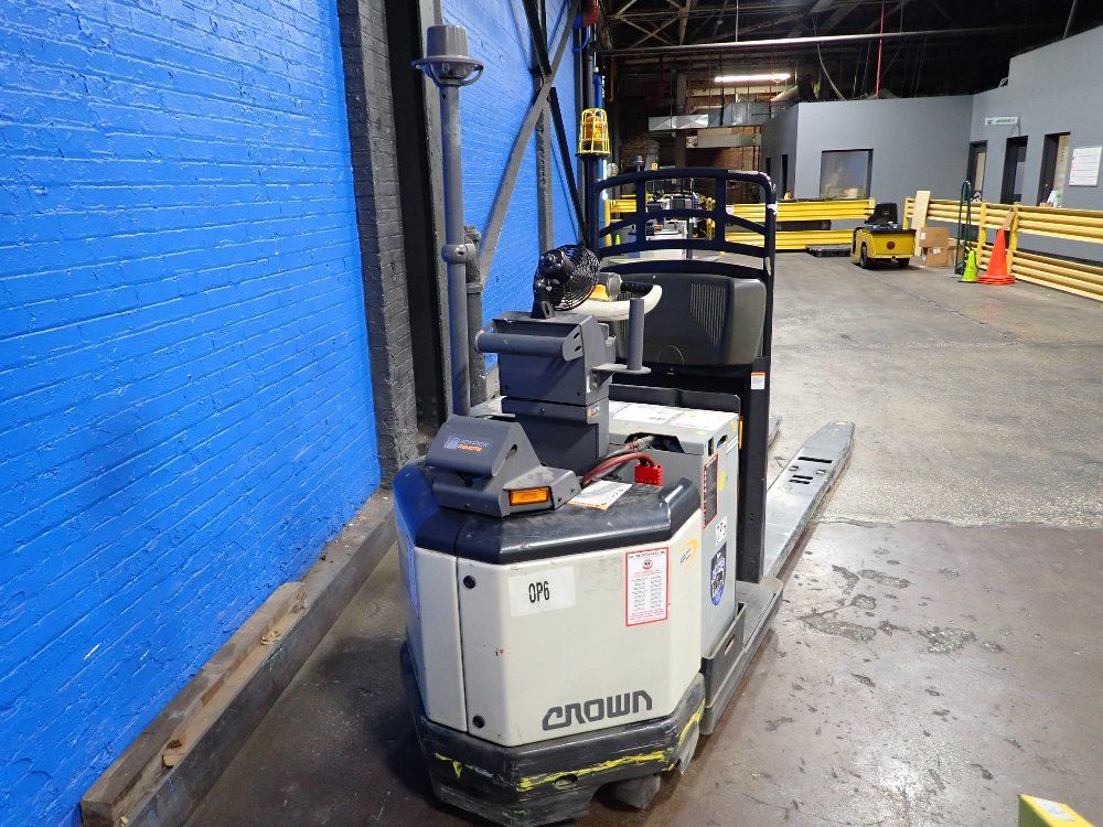 Crown Crown Access123 Electric Pallet Jack