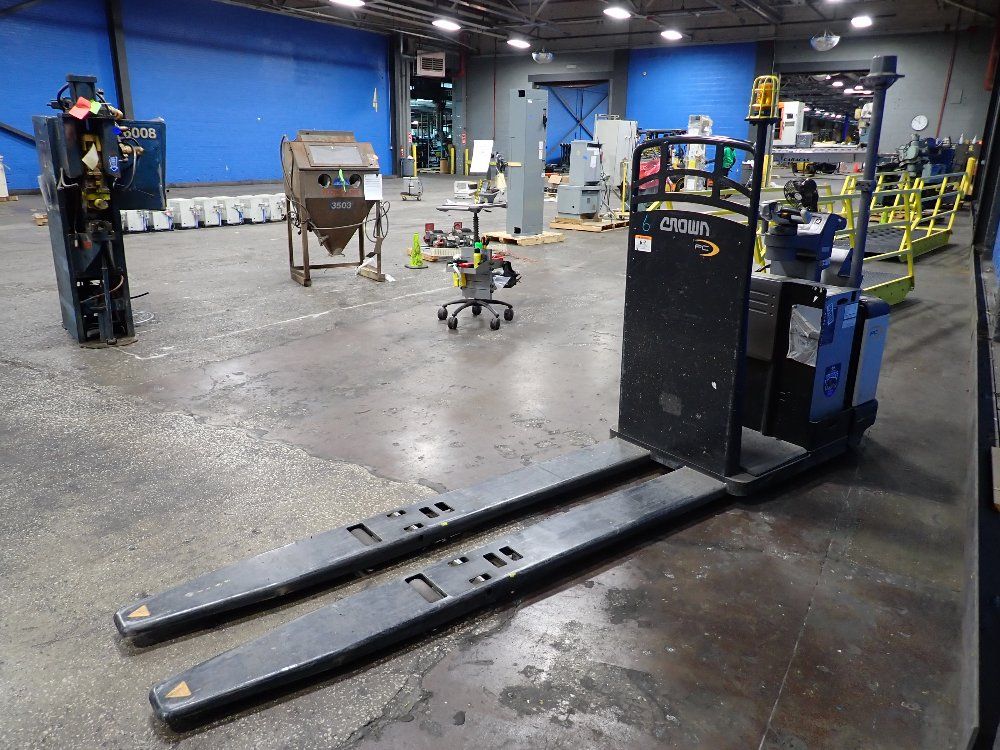 Crown Crown Access123 Electric Pallet Jack
