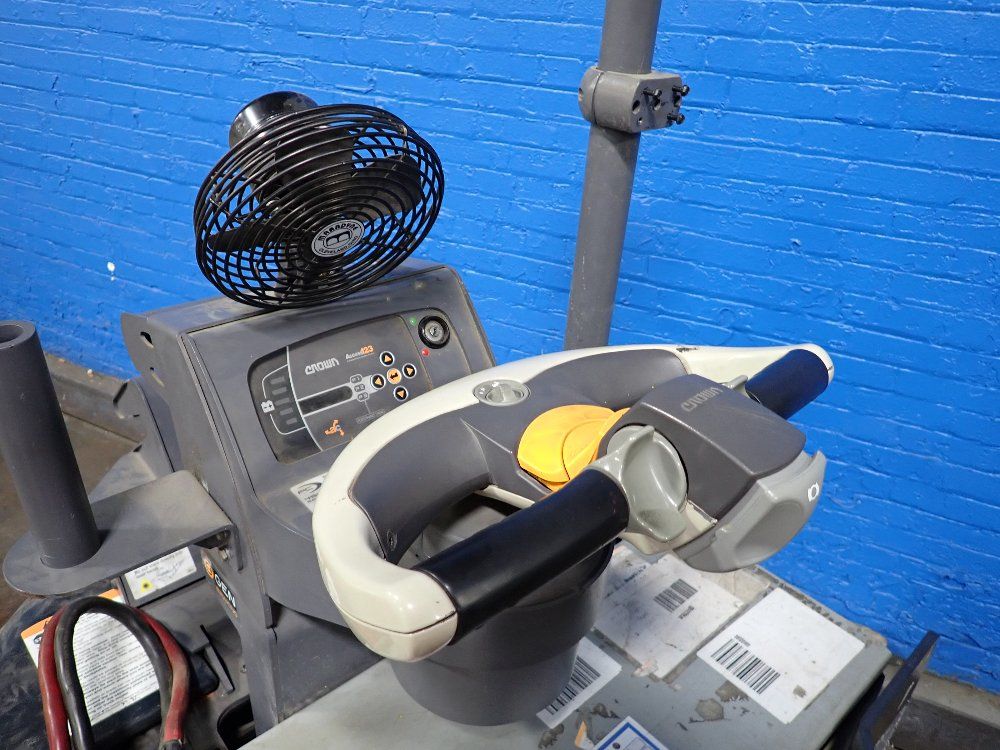 Crown Crown Access123 Electric Pallet Jack