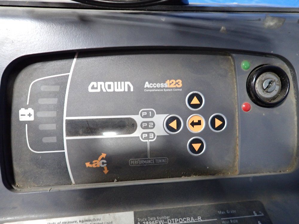 Crown Crown Access123 Electric Pallet Jack