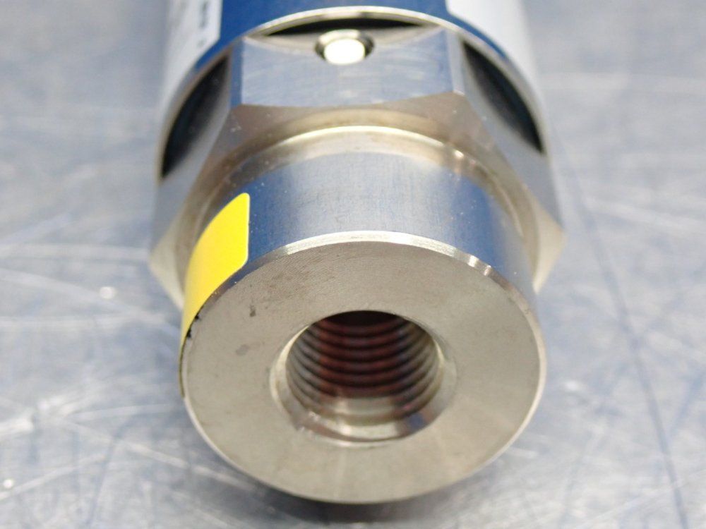 Ifm Pressure Sensor With Display - Pn7204