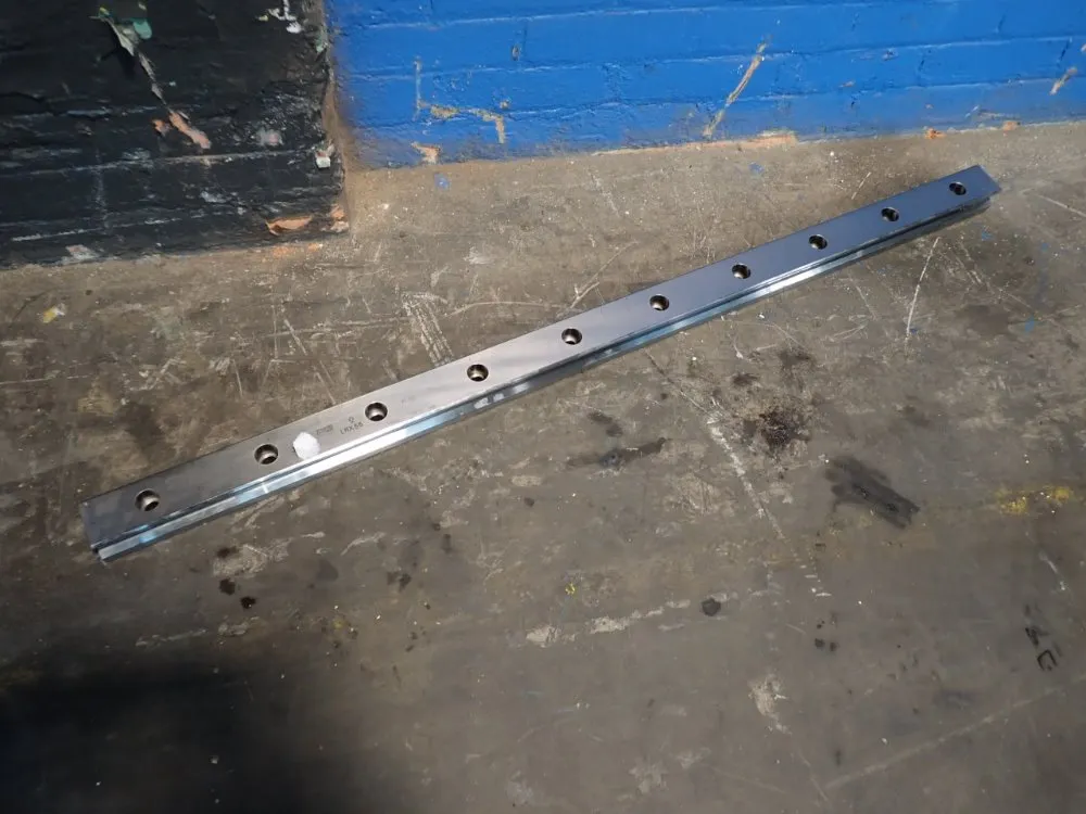 LINEAR GUIDE RAIL
