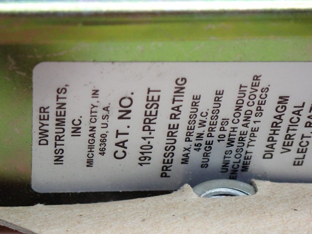 Dwyer Series 1900 Compact Low Differential Pressure Switch - 1910-1-preset