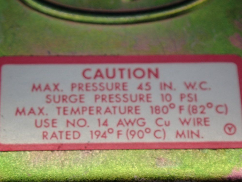 Dwyer Series 1900 Compact Low Differential Pressure Switch - 1910-1-preset