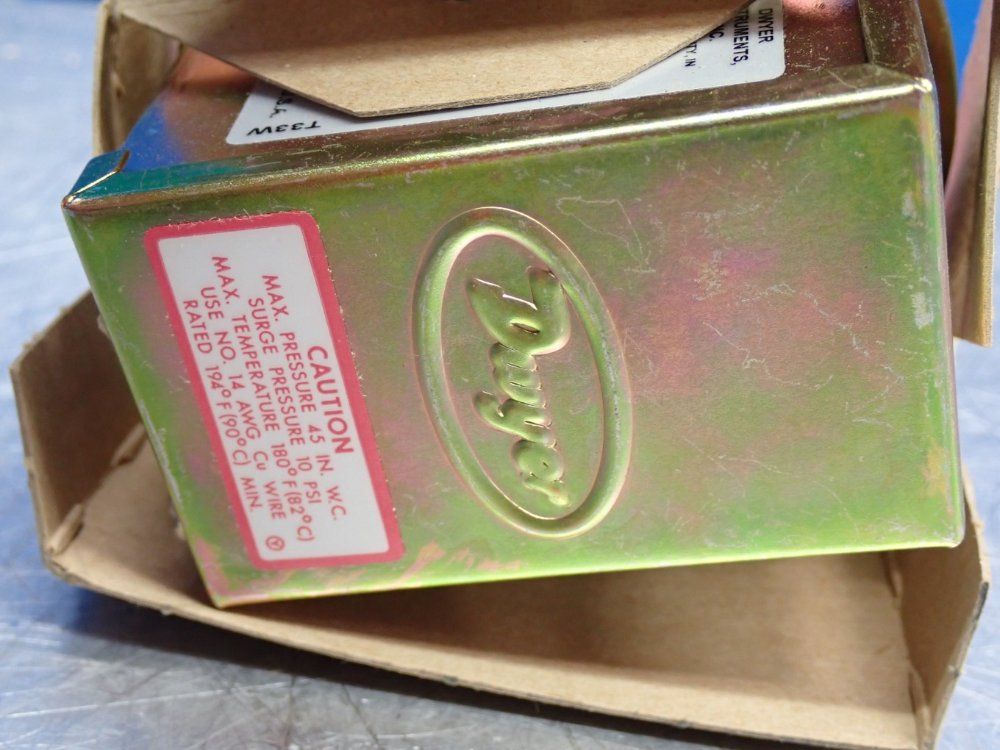 Dwyer Series 1900 Compact Low Differential Pressure Switch - 1910-1-preset