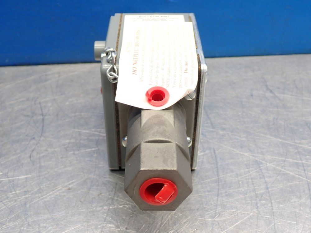 Allen Bradley Pressure Control Switch - 836t-t352jx130x15