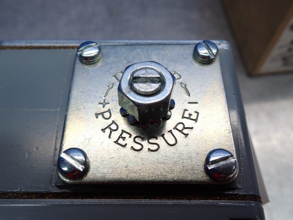 Allen Bradley Pressure Control Switch - 836t-t352jx130x15