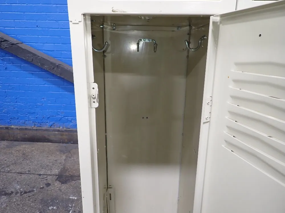  Locker Unit