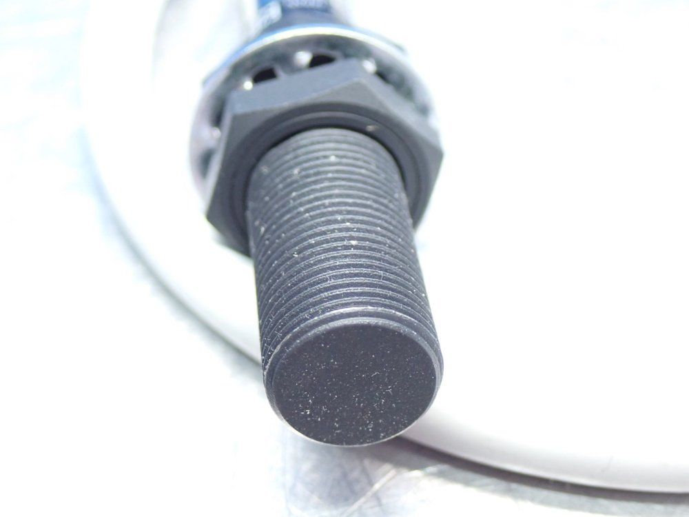 Omron Proximity Switch - E2ef-qx3d1-m1tgj