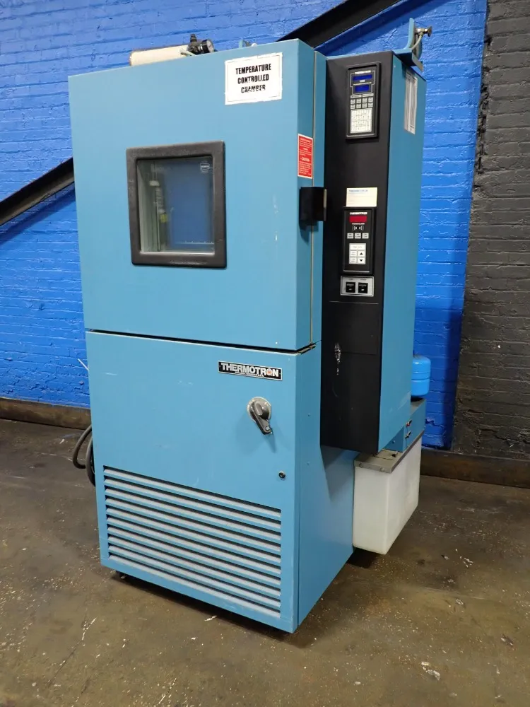 THERMOTRON SM-8C TEMPERATURE CHAMBER