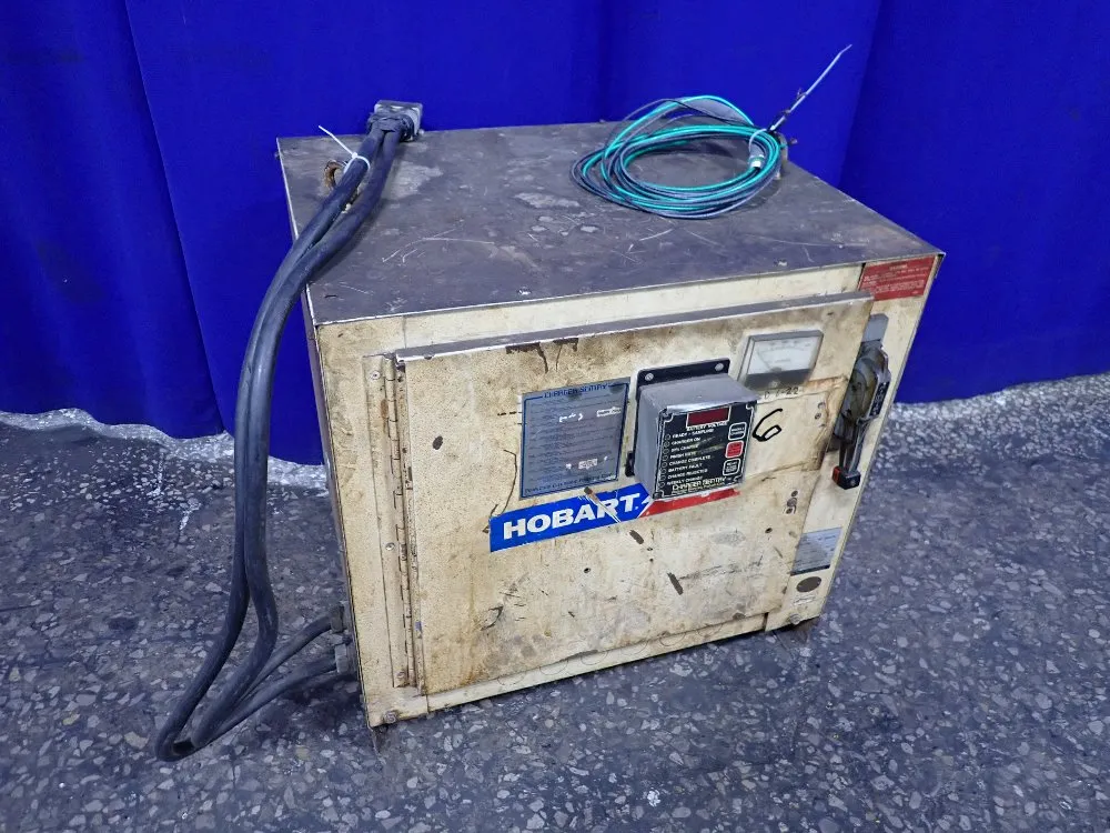 BATTERY CHARGER