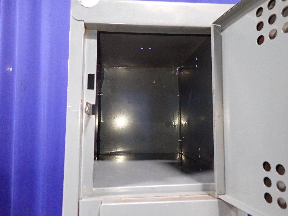  Locker Unit
