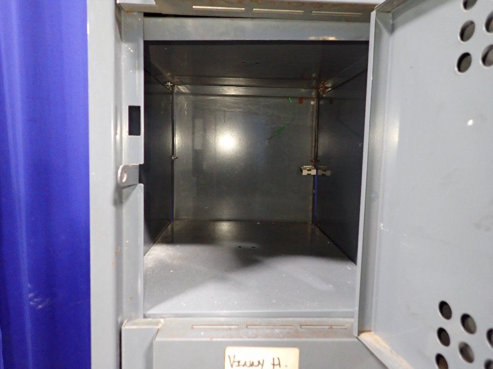  Locker Unit