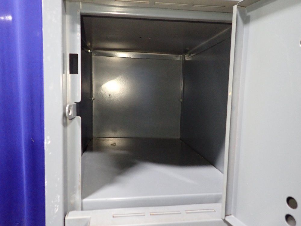  Locker Unit