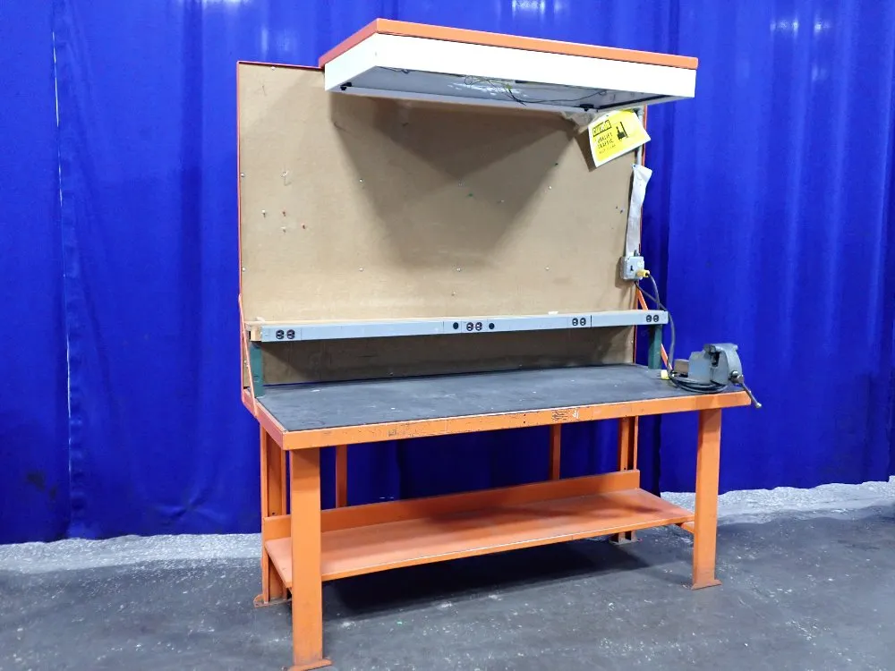 WORKBENCH W/ VISE