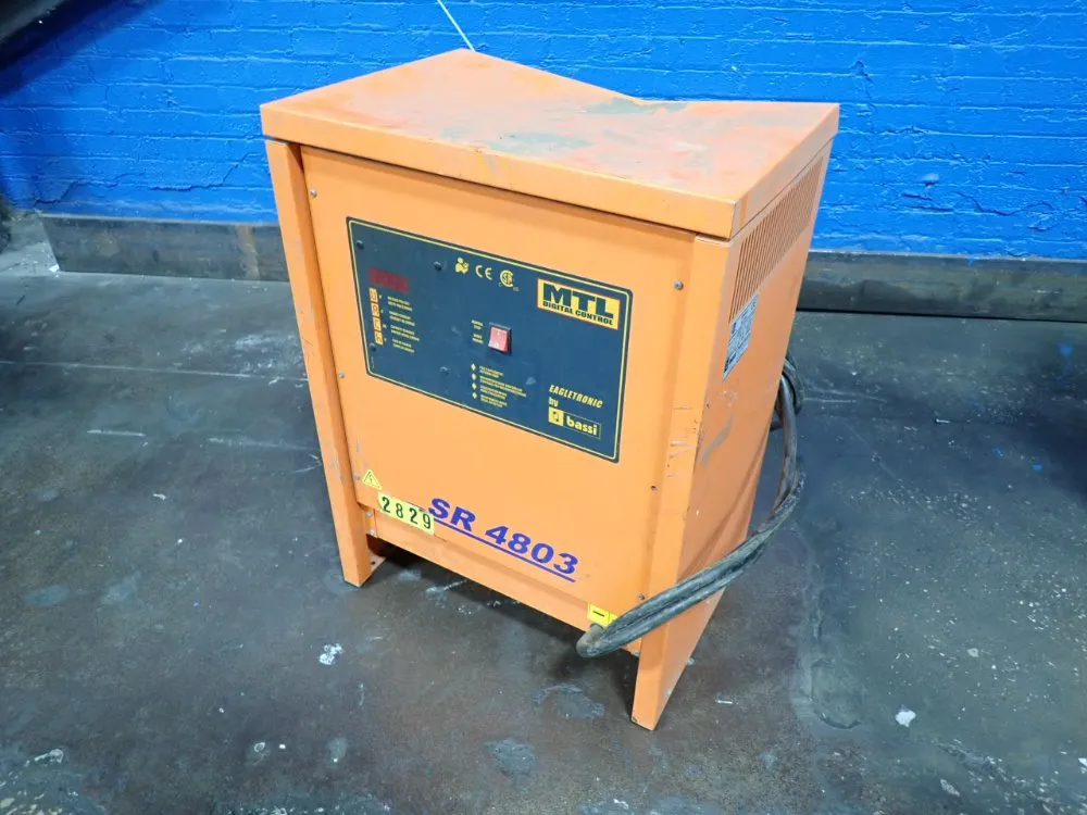 BATTERY CHARGER