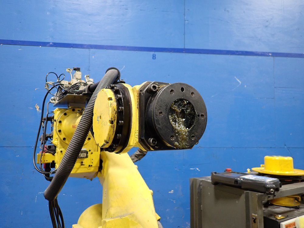 Fanuc 2013 Fanuc R2000ib 165f Robot