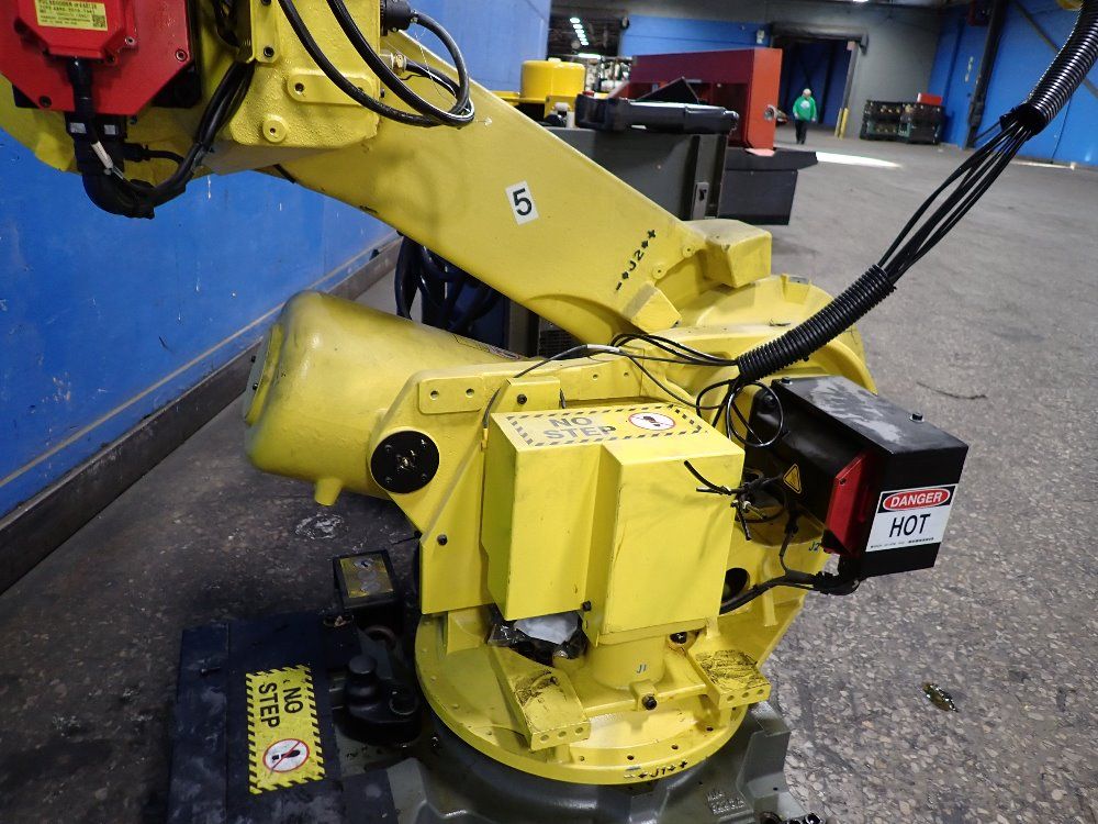 Fanuc 2013 Fanuc R2000ib 165f Robot
