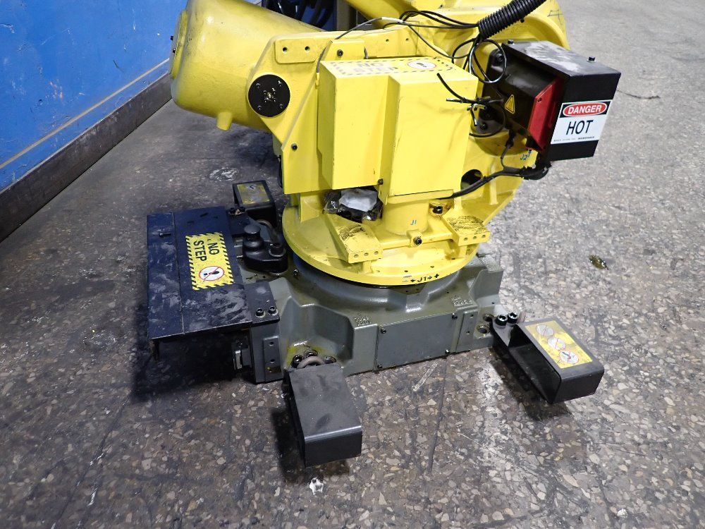 Fanuc 2013 Fanuc R2000ib 165f Robot