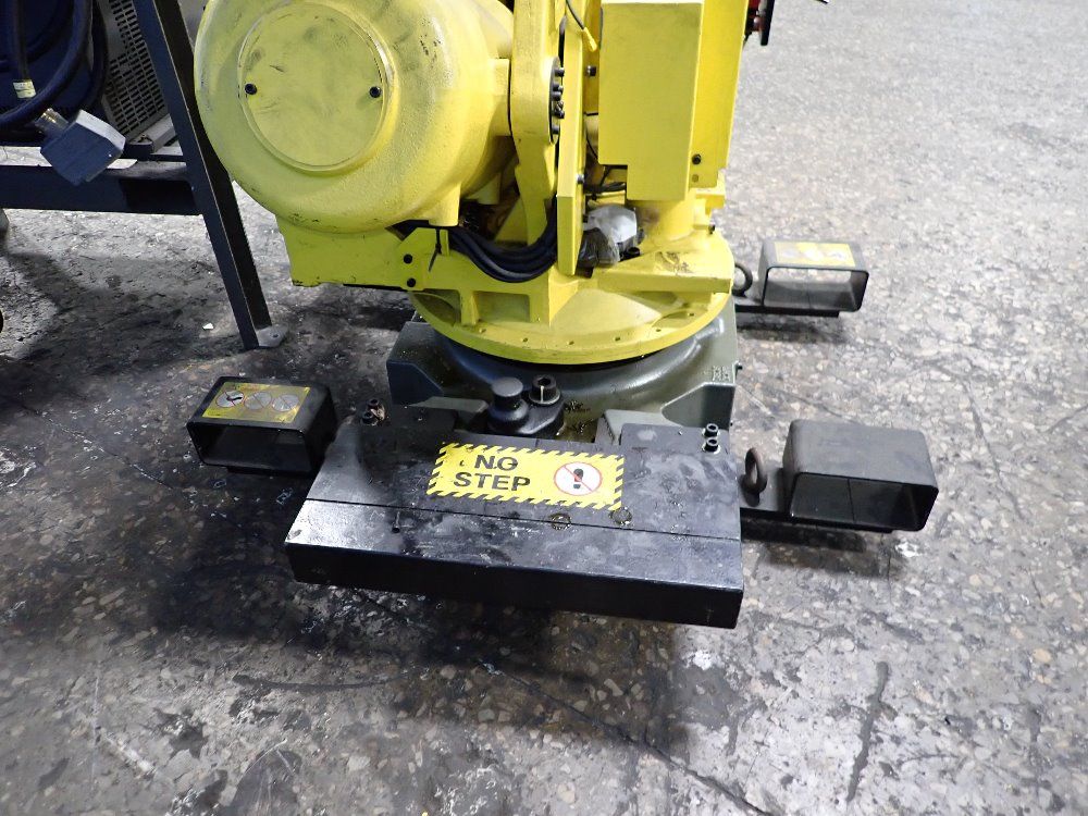 Fanuc 2013 Fanuc R2000ib 165f Robot