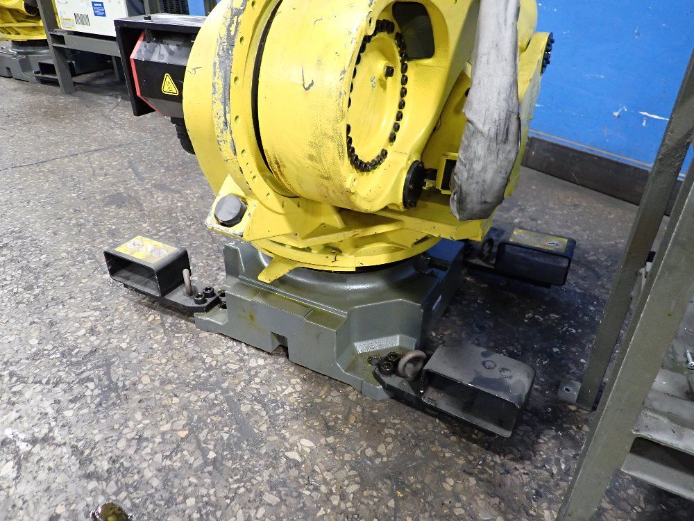 Fanuc 2013 Fanuc R2000ib 165f Robot