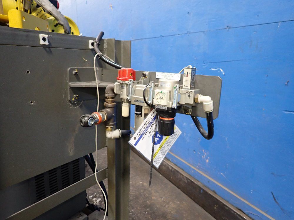 Fanuc 2013 Fanuc R2000ib 165f Robot