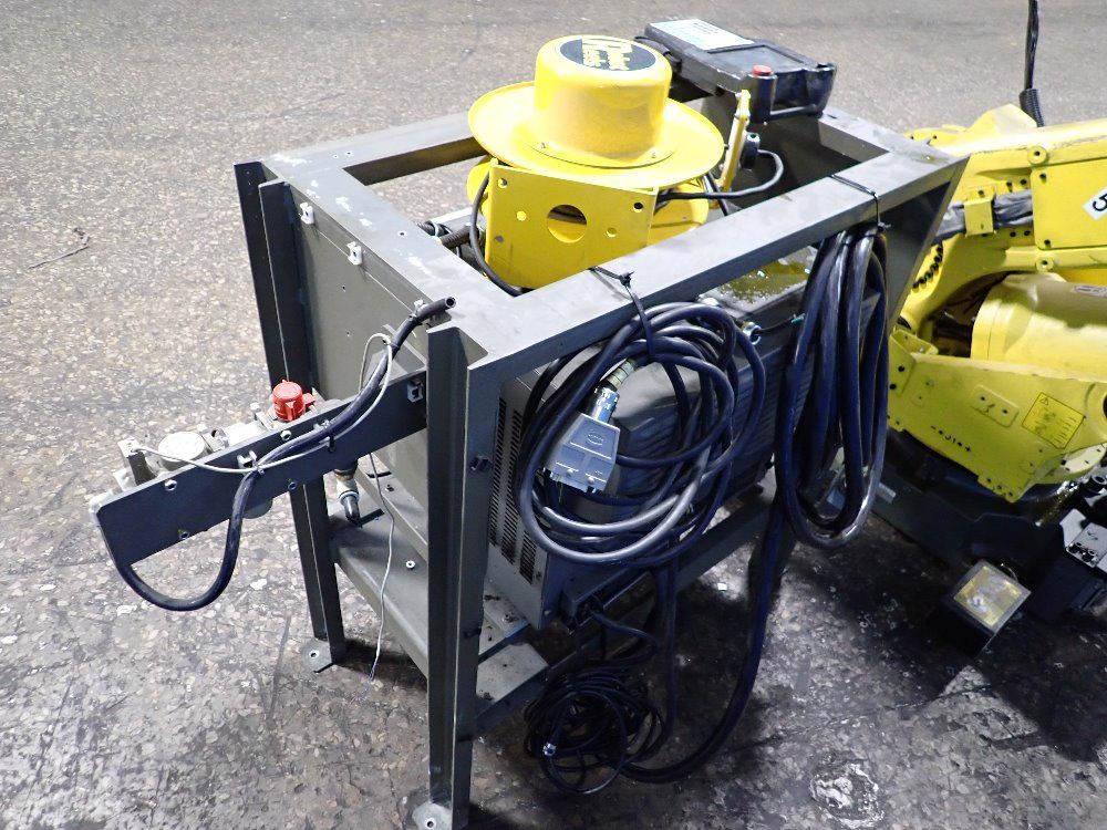 Fanuc 2013 Fanuc R2000ib 165f Robot