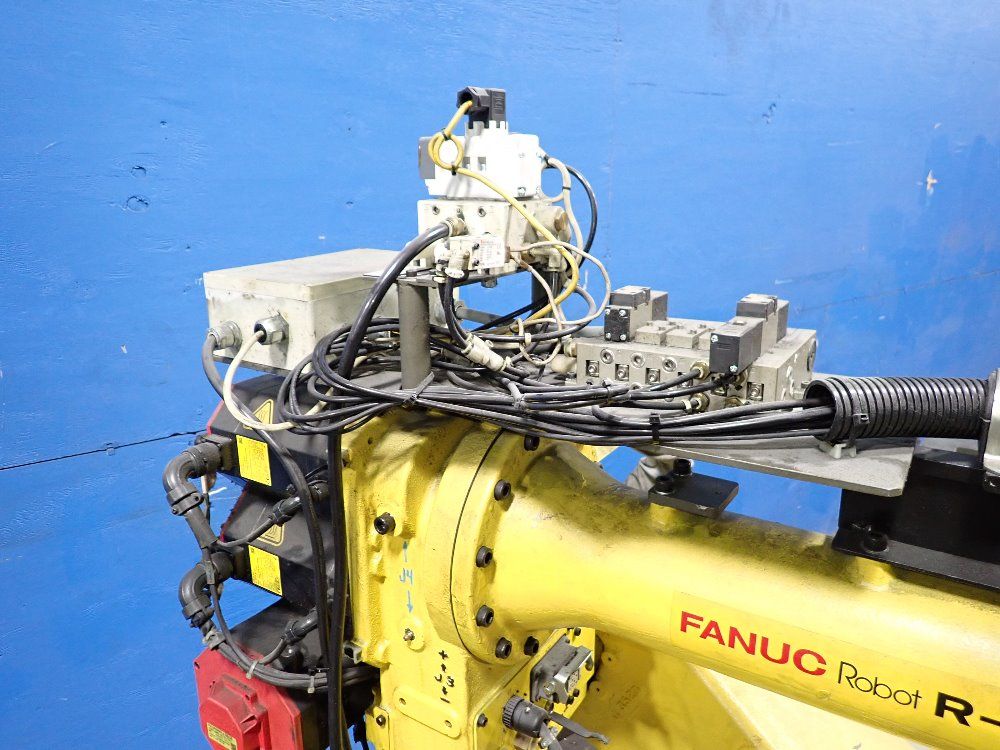 Fanuc 2013 Fanuc R2000ib 165f Robot