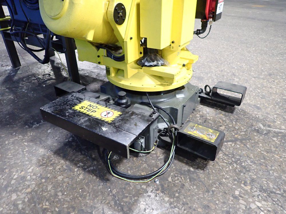 Fanuc 2013 Fanuc R2000ib 165f Robot