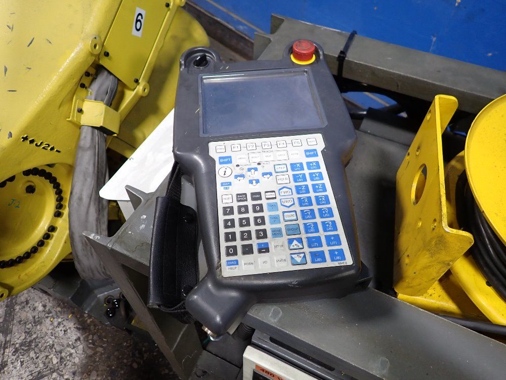 Fanuc 2013 Fanuc R2000ib 165f Robot