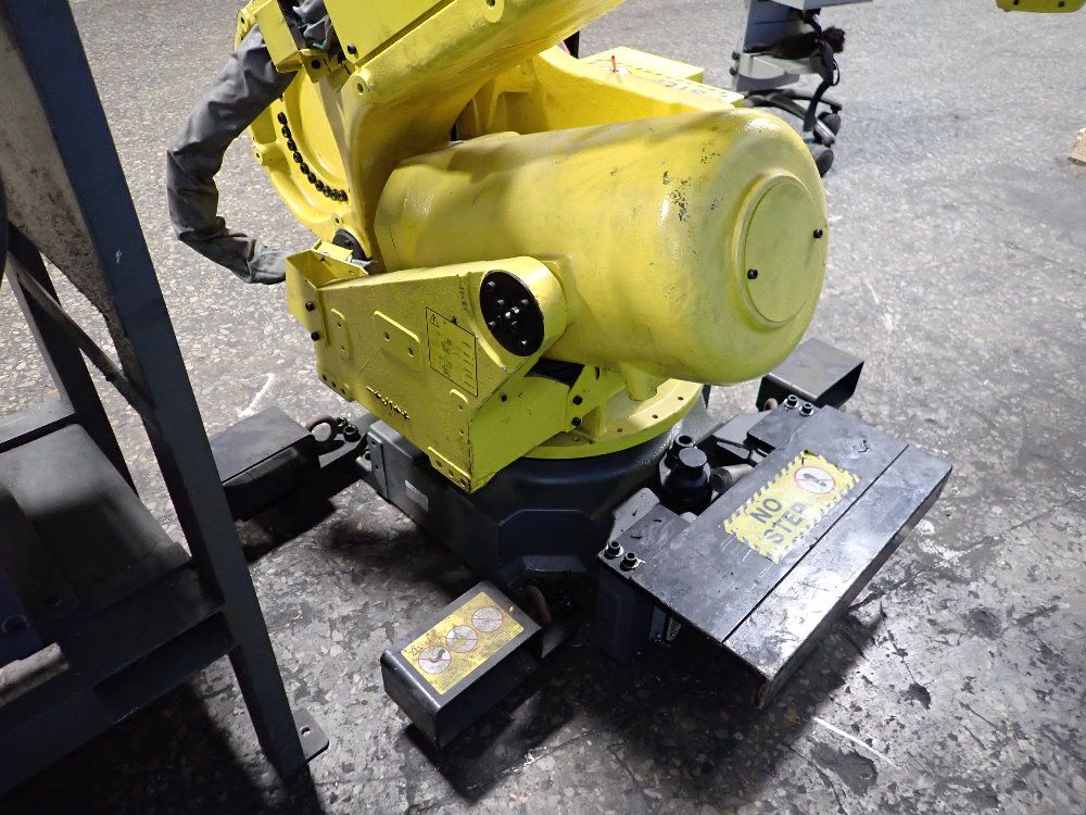 Fanuc 2013 Fanuc R2000ib 165f Robot