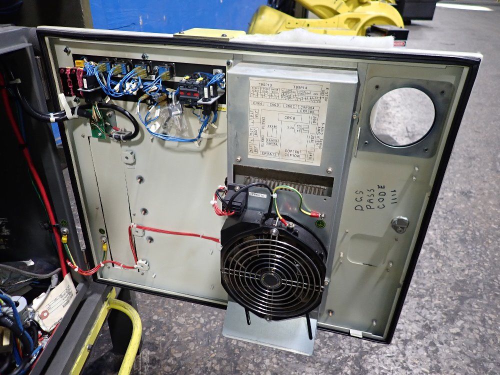 Fanuc 2013 Fanuc R2000ib 165f Robot