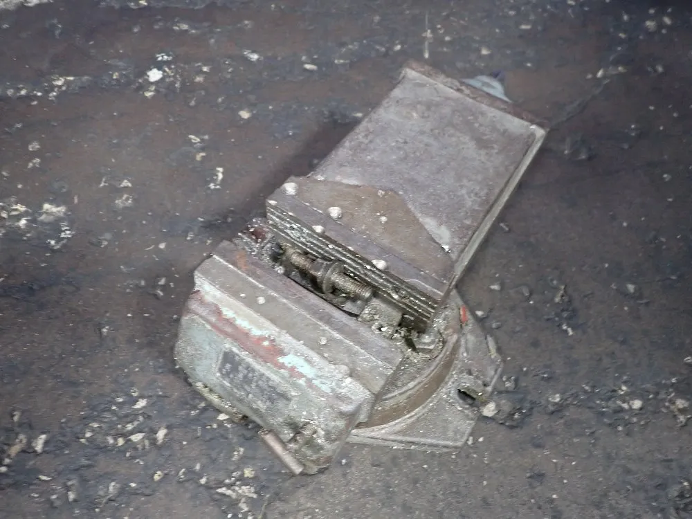 6" VISE