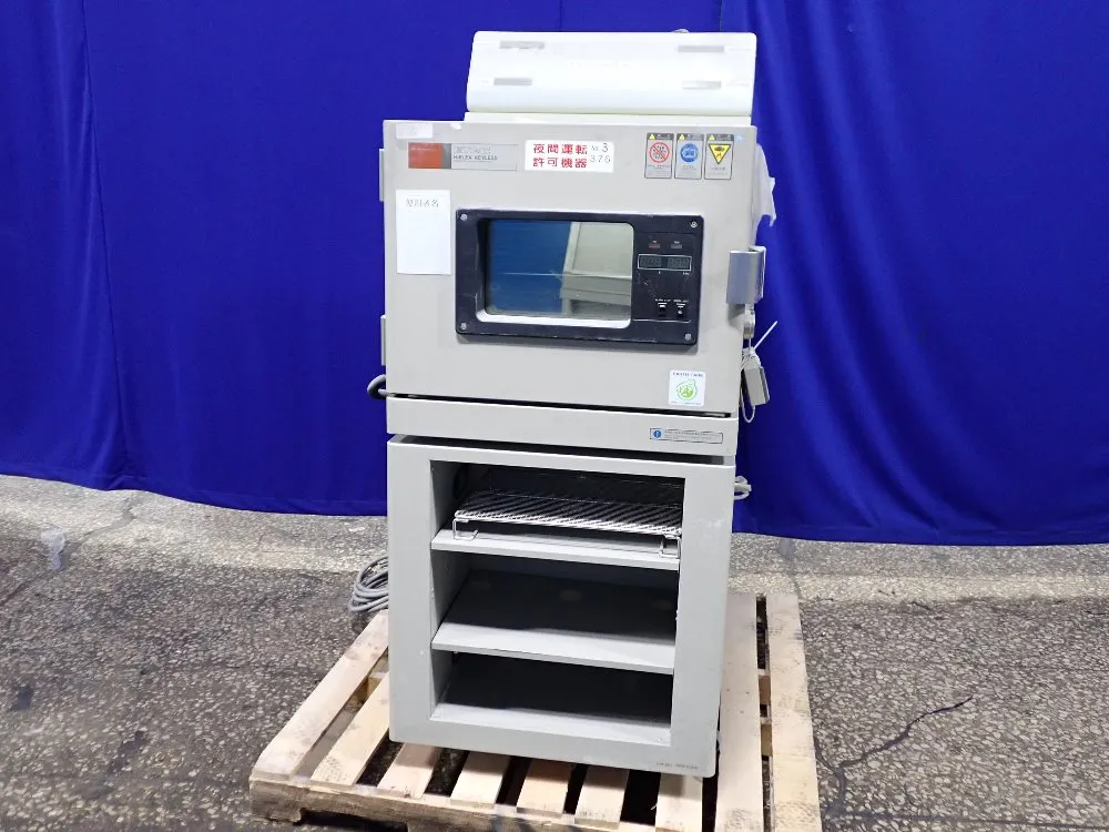 TEMPERATURE & HUMIDITY CHAMBER