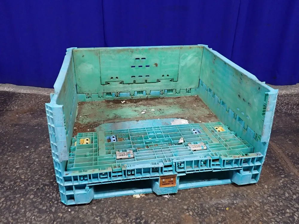 42" X 42" X 18 1/2" Plastic Collapsible Basket