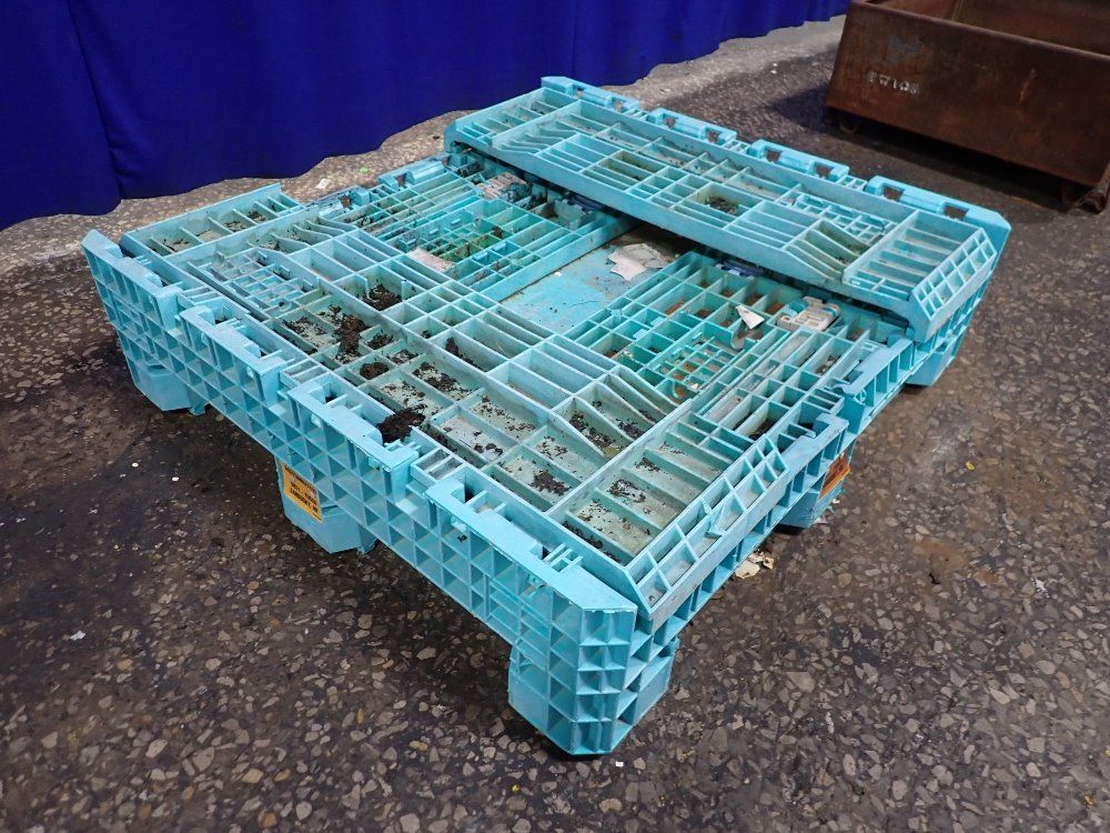 42" X 42" X 18 1/2" Plastic Collapsible Basket