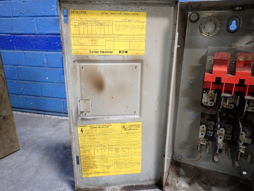 Cutler-hammer 30 Amps/600 Volts Fusible Disconnect - Dh361fgk