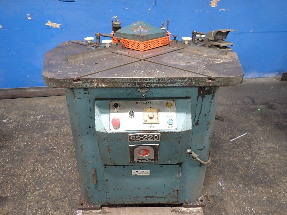 Amada Tool 1975 Amada Tool Cs220 Metal Notcher