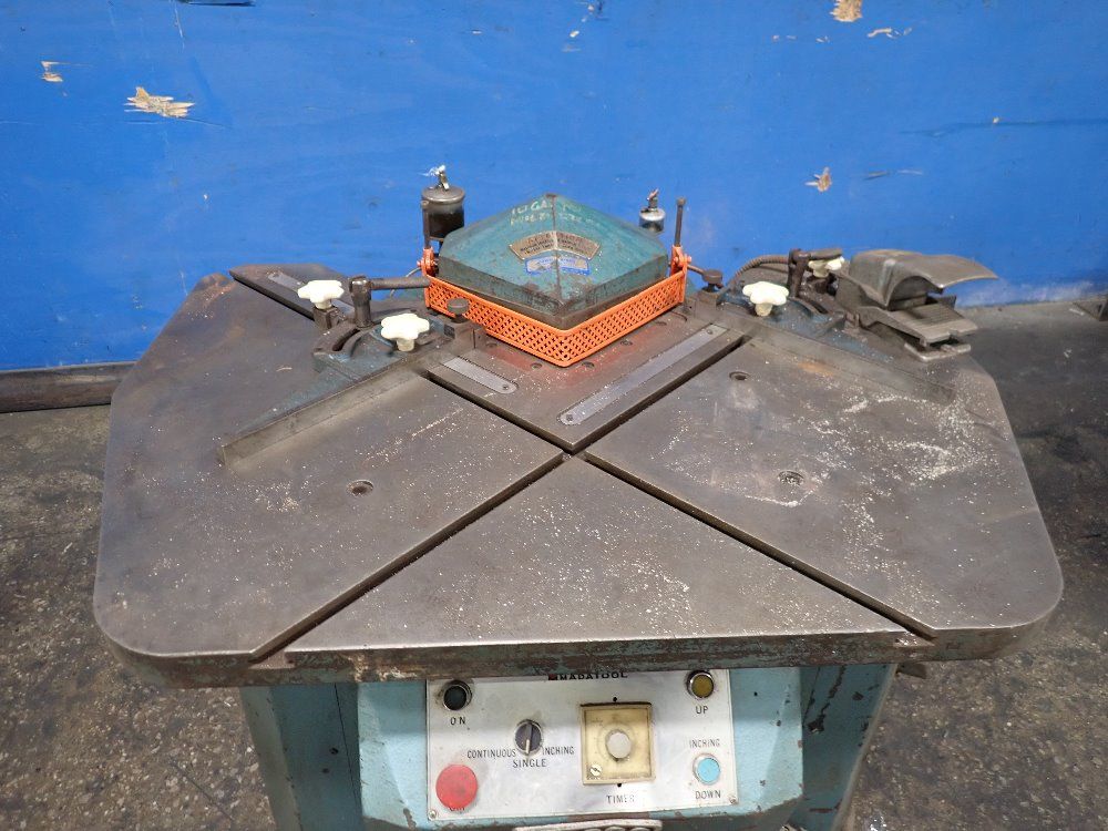 Amada Tool 1975 Amada Tool Cs220 Metal Notcher