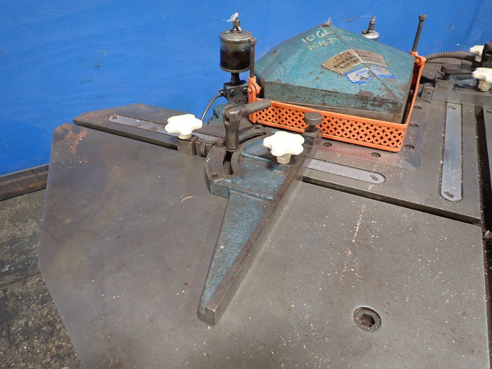 Amada Tool 1975 Amada Tool Cs220 Metal Notcher