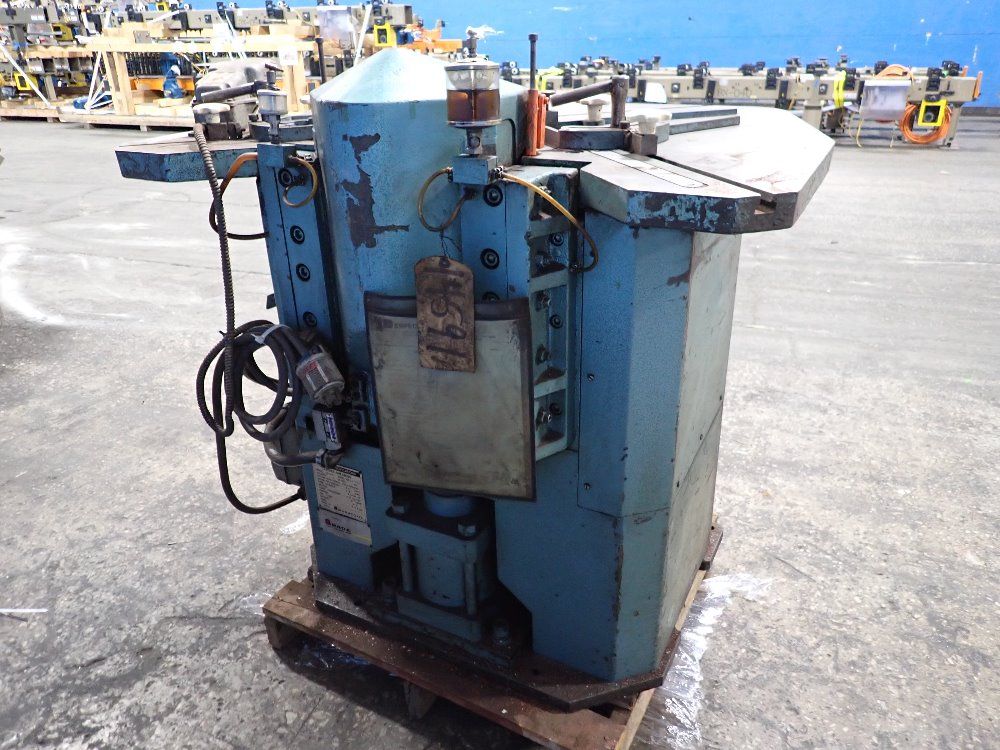 Amada Tool 1975 Amada Tool Cs220 Metal Notcher