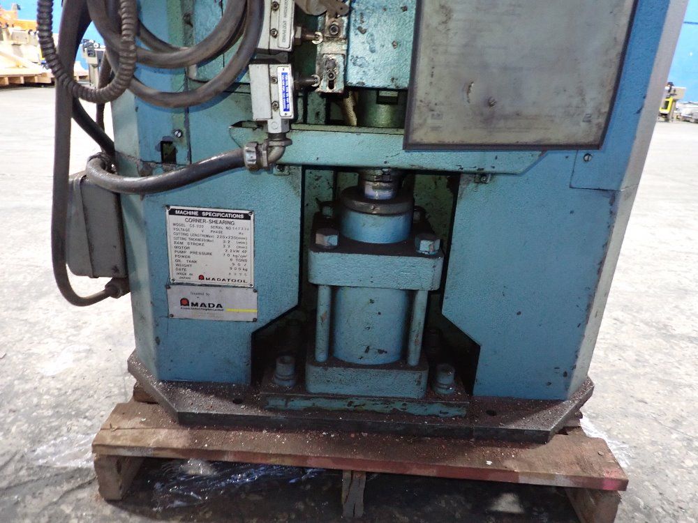 Amada Tool 1975 Amada Tool Cs220 Metal Notcher